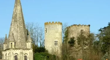 eglise-chateau-cinq-mars-la-pile-my--loire-valley