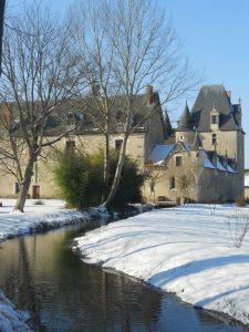 chateau-fougeres-sur-bievresous-la-neige-cmn