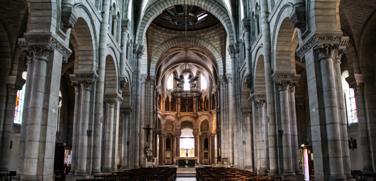 interieur-eglise-notre-dame-chateauroux-c-boussole-voyageuse