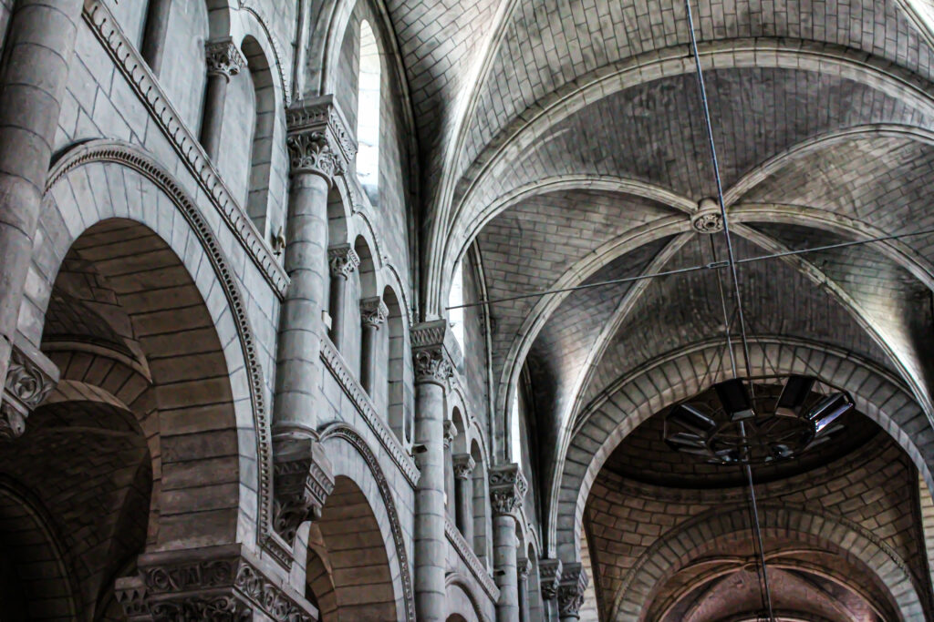 interieur-notre-dame-chateauroux-c-boussole-voyageuse