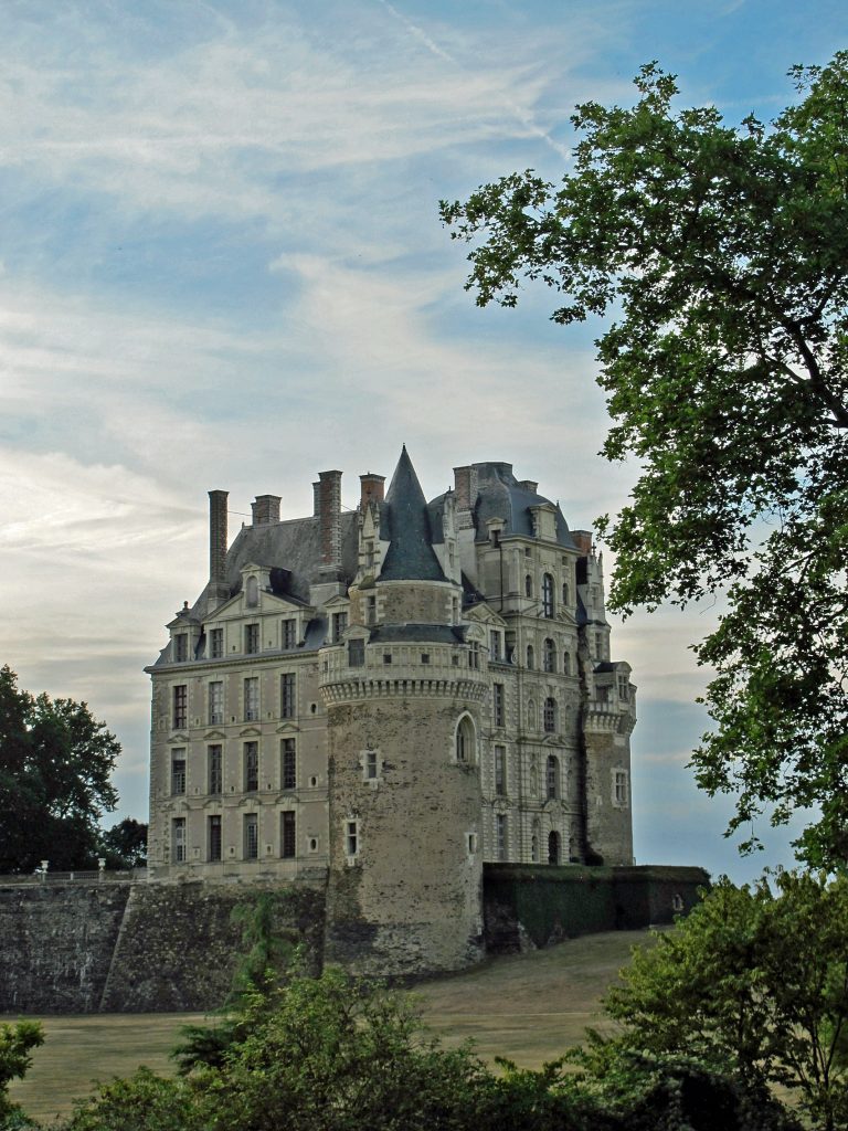 Le château de Brissac, plus haut château de France | Val de Loire