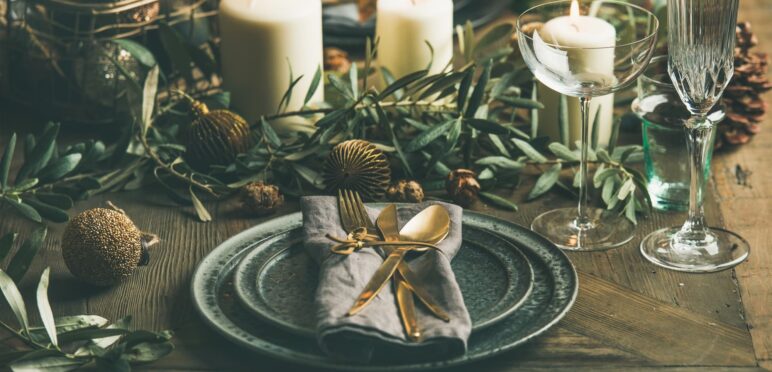 repas de fête spécialité du loiret le pâté d'alouettes de Pithiviers, sandre rôti sublimé par le vinaigre d'Orléans, la bûche de Noël au praliné de Montargis