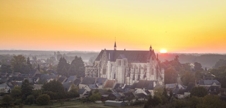 Basilique-Notre-Dame-de-Cléry_façade-nord_1_©OT-Terres-du-Val-de-Loire-2000px