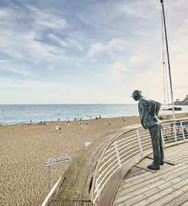 Statue de Monsieur Hulot, Saint-Marc-sur-Mer