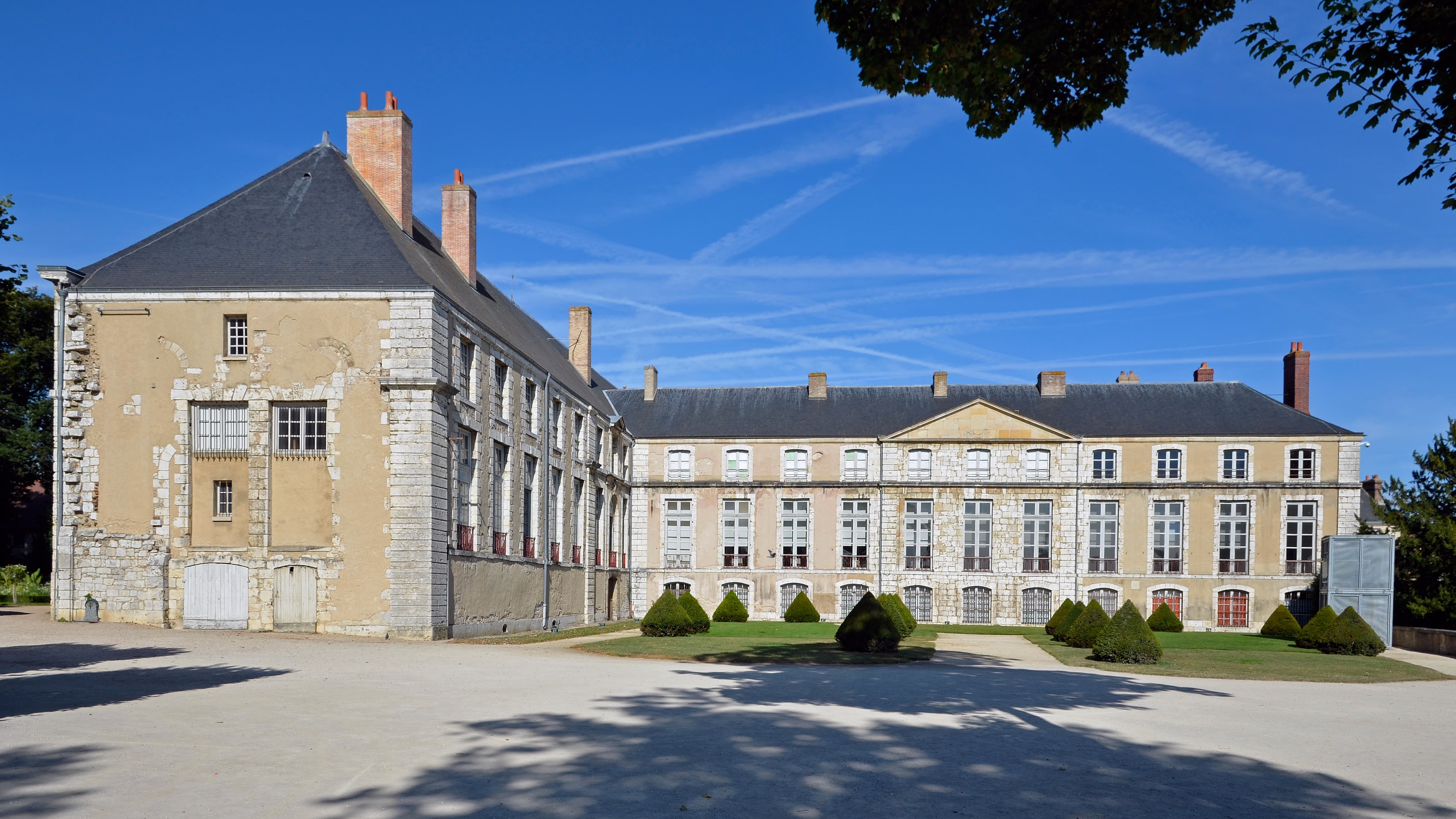 palais episcopal de chartres