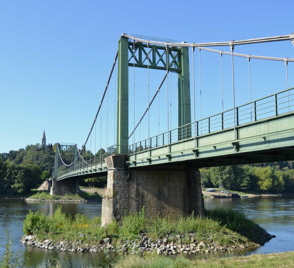 Pont village de Gennes