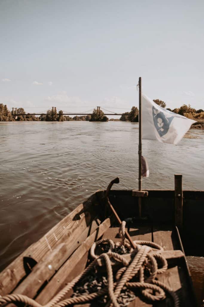 Balade-en-bateau-Coeur-de-Loire-Agence-PoingCom