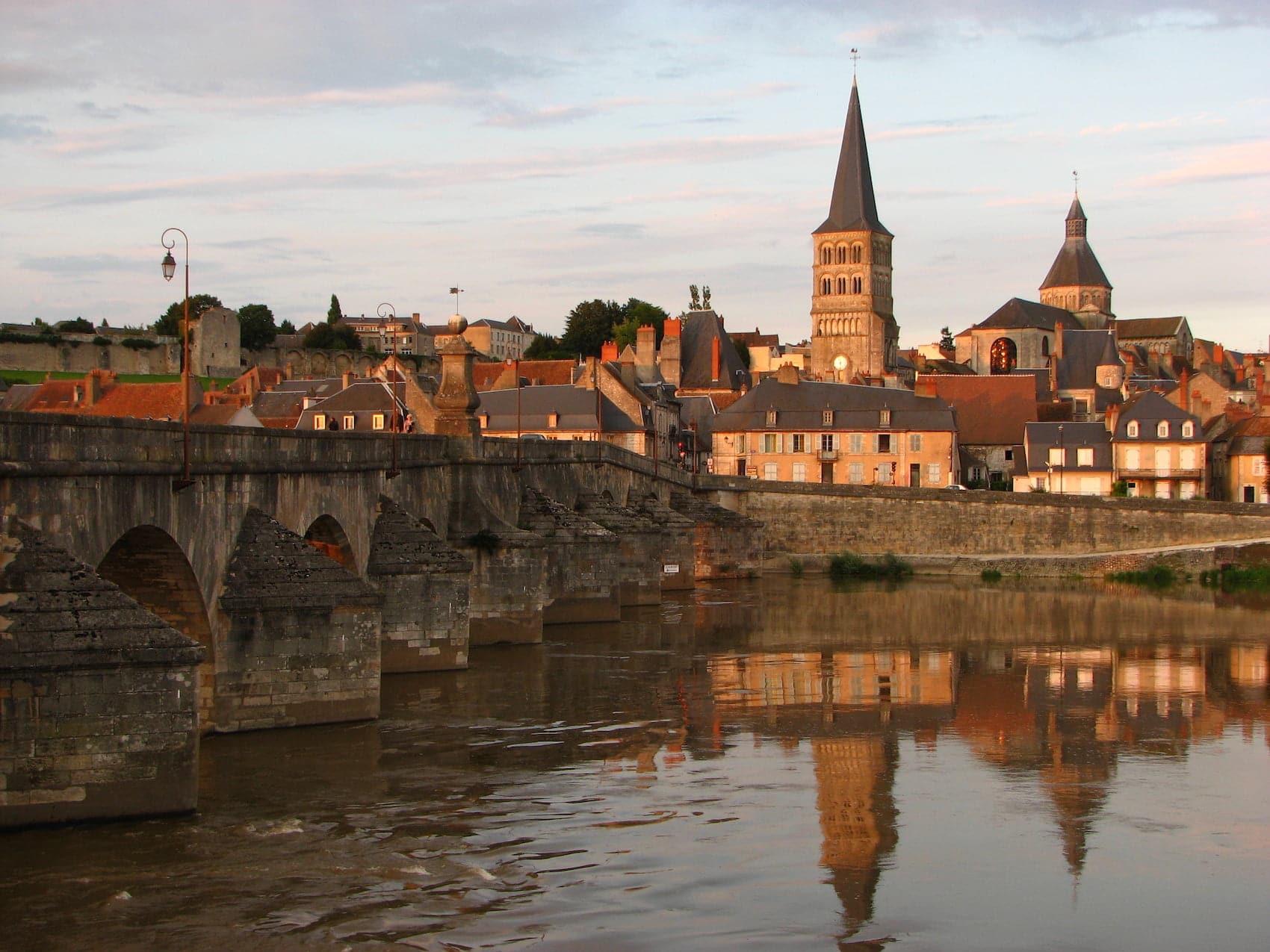 Vue sur le pont de la Charité-sur-Loire