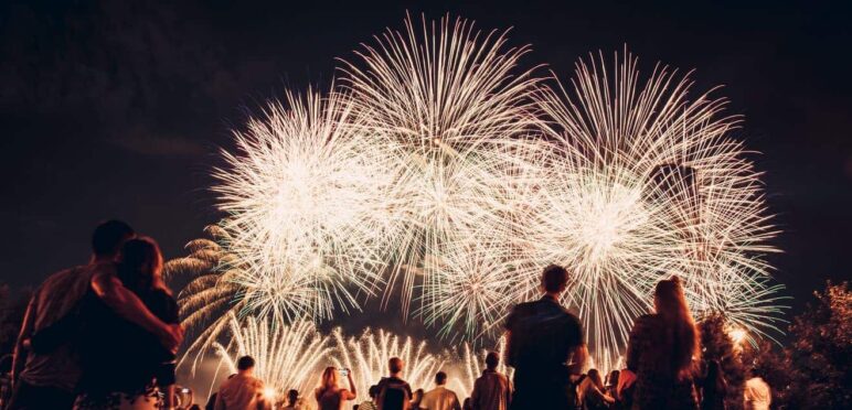 feu-artifice-val-de-loire-c-shutterstock