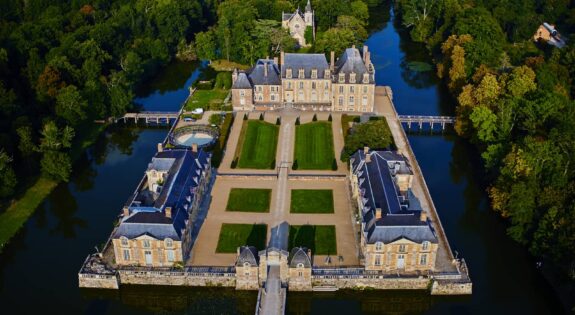 Vue sur le château de la Ferté-Saint-Aubin