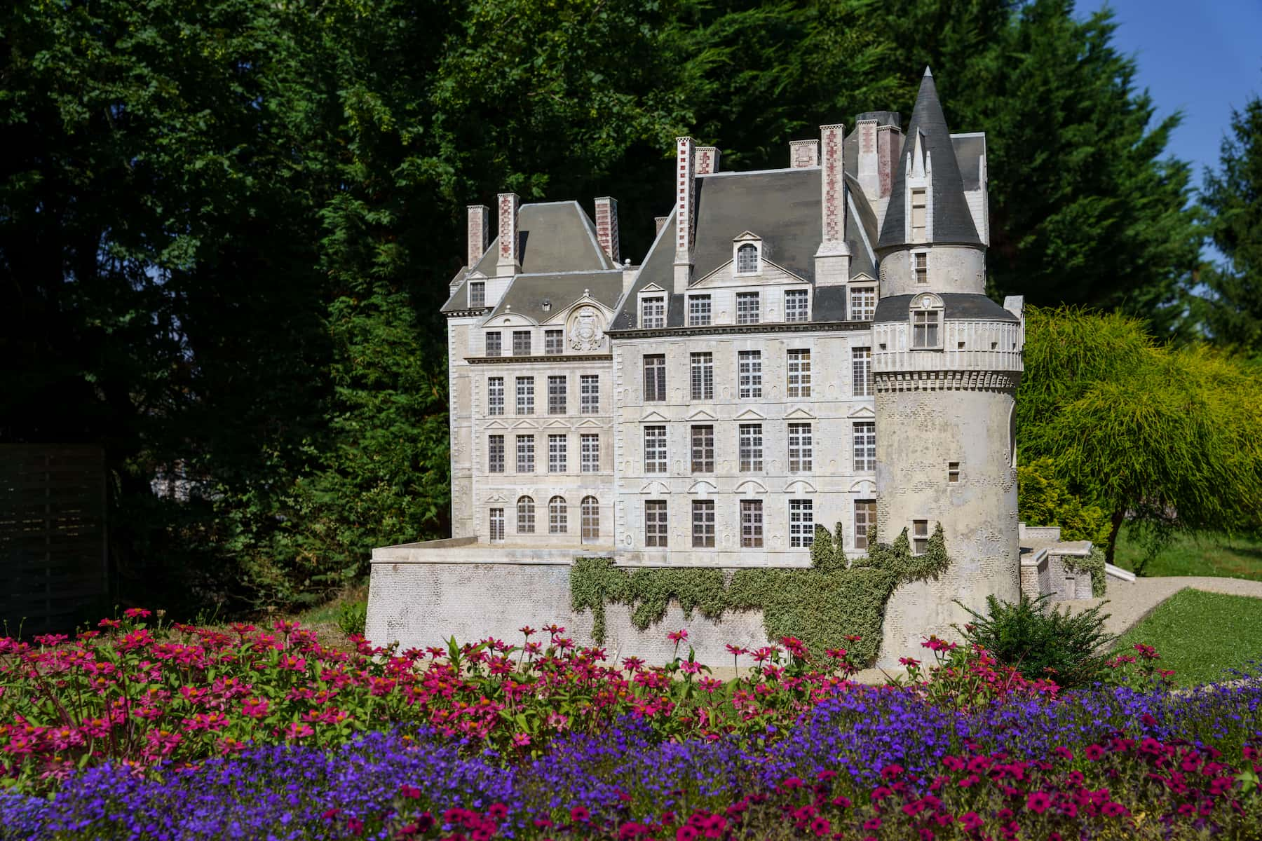 château de brissac parc des mini chateaux