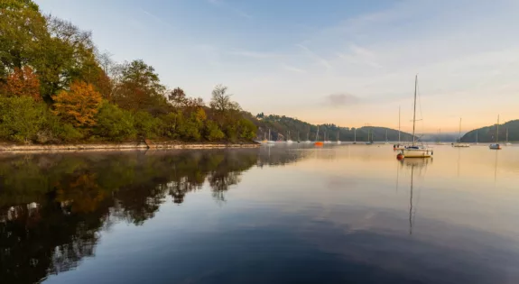 photo automnale d'un lac situé dans l'Indre 36