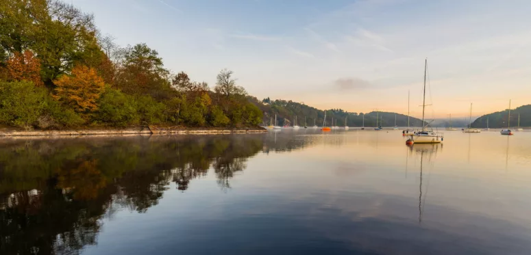 photo automnale d'un lac situé dans l'Indre 36